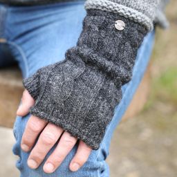 Fleece lined wristwarmer - cable - Charcoal